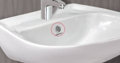 Vì sao bồn rửa mặt luôn có một lỗ nhỏ gần vòi nước?