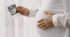 Phụ nữ không muốn sinh con: Điều gì đang xảy ra với thế hệ sợ làm mẹ?