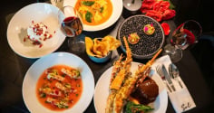 Vì sao khi đi ăn nhà hàng nên chọn những cửa hàng có nhiều giấy ăn bỏ lại?