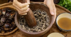 Vì sao nấu canh cua giã tay thường ngon hơn cua xay máy? Mách mẹo để xay cua bằng máy vẫn ngon