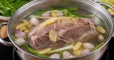 Luộc thịt đậy vung kín mít là dại: Chuyên gia chia sẻ cách luộc thịt thải sạch độc tố, an tâm mà ăn