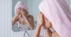Rửa mặt bằng nước nóng hay nước lạnh tốt hơn? Cách chọn nhiệt độ nước phù hợp cho từng loại da