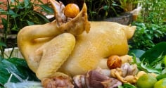 Cách luộc thịt gà mềm ngọt, chắc thịt, không nứt da đỏ xương