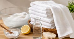Vì sao khăn trắng dễ ám vàng? Mẹo khử sạch vết ố, giúp khăn trắng sáng như mới