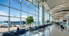 Vì sao sân bay luôn nhiều kính?