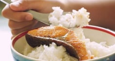 5 nhóm người cần đặc biệt thận trọng khi ăn cá