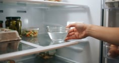 Tại sao bạn nên đặt một bát giấm vào tủ lạnh?