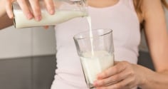 3 loại nước uống buổi tối tốt hơn buổi sáng