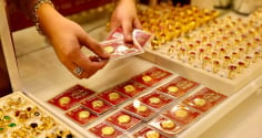Giá vàng hôm nay 16/7: Vàng thế giới tăng cao, vàng trong nước bất ngờ 'bốc hơi' sát mốc 1 triệu đồng