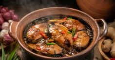 Vì sao không nên đậy vung khi kho cá? Tưởng chuyện nhỏ hóa ra rất ảnh hưởng tới chất lượng món kho