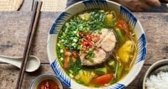 Vì sao nấu canh cá hay cho nguyên liệu có vị chua?