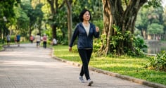 Nghiên cứu 30 năm hé lộ môn thể thao giúp sống thọ nhất: Không phải chạy hay bơi, ai cũng làm được