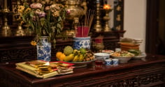 Thắp hương xong đừng để 3 thứ này quá lâu trên ban thờ