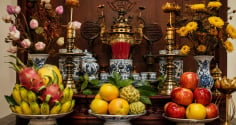 Có nên trang trí hoa khô, hoa quả giả trên ban thờ?
