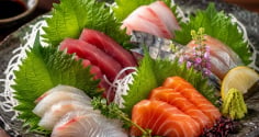 Tía tô trong sushi, sashimi có nhiều công dụng hơn bạn nghĩ: Không chỉ để trang trí