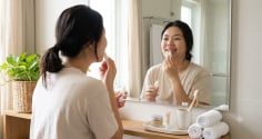 Môi thâm, khô và xỉn màu: 4 bước đơn giản giúp đôi môi mềm mịn, trông tươi tắn hơn