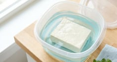 Cách bảo quản đậu phụ cả tuần vẫn thơm ngon, không bị chua