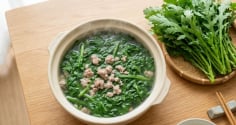 Vào mùa thu đông, có 3 nhóm người nên ăn rau cải cúc (tần ô)