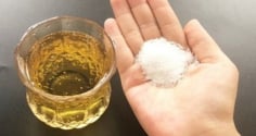 Vì sao nên thả 1 chút muối vào cốc bia