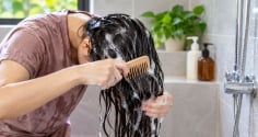  Có nên chải tóc khi gội đầu không?