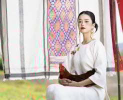 Ao Kim Ngọc đưa thổ cẩm người Mạ ra phố thị