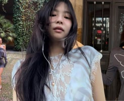 Hiếm ai như Jennie, mặc cực kỳ đơn giản nhưng vẫn sang chảnh từng centimet