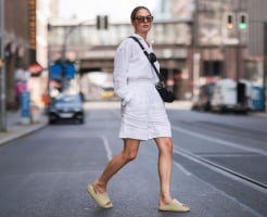 3 loại trang phục 'tối kỵ' mà phụ nữ sau tuổi 40+ nên loại bỏ ngay khỏi tủ đồ