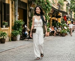 Áo hai dây trở lại 2026: Mềm mại, tinh tế và đủ lịch sự để mặc đi làm