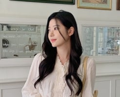 Áo ren bèo nhún “lột xác” mùa hè: Nhẹ nhàng nhưng không còn sến
