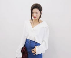 Kiểu áo đang được gái Hàn diện nhiều hè này: Mặc lên vừa mát mẻ vừa tôn xương quai xanh