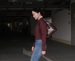 Sắc đỏ burgundy lên ngôi: 4 cách phối đồ giúp nàng nổi bật và sang trọng trong mùa lạnh