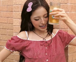 4 mẫu kẹp tóc đậm chất Y2K đang 'gây sốt', giúp nâng tầm diện mạo chỉ trong vài phút