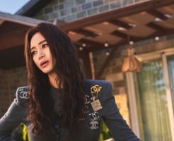 Chị đại Kbiz ở tuổi 56: Không cần trẻ hóa, vẫn khiến công chúng mê mẩn bởi khí chất quyền lực
