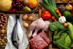 Phụ nữ sau 40 ăn gì để da căng bóng, chậm lão hóa?