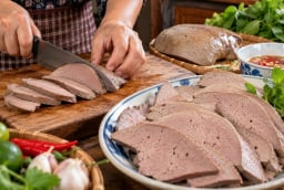 Mẹo luộc gan heo trắng hồng, không khô bở