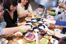 4 kiểu tụ họp ''vô bổ'' mang muộn phiền, ấm ức về nhà, người khôn ngoan thường tránh, kẻ nông cạn rất thích đi