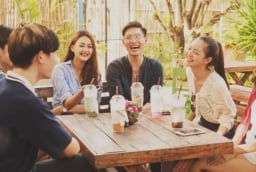 3 kiểu tụ họp 'lành ít dữ nhiều' mà người khôn ngoan cả đời tránh xa