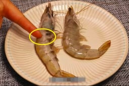 Đi chợ nên chọn tôm thẳng hay tôm cong? Muốn mua tôm tự nhiên phải biết mẹo này