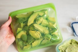 Cách xử lí và bảo quản quả bơ không bị thâm đen