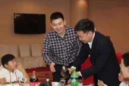 Một kiểu người trên bàn rượu không có gì nổi bật nhưng chính là 'người thực sự giỏi'