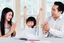 Bí quyết của mẹ khôn ngoan: 4 điều không nên chia sẻ về con trên Facebook