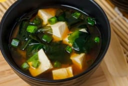 Cách nấu canh rong biển đậu hũ, ngon ngọt thơm mát, thanh nhiệt mùa nắng nóng