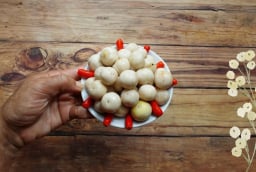 Mách bạn 6 lưu ý đảm bảo cà pháo muối trắng giòn, không khú váng thâm nhũn