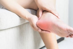 5 dấu hiệu bất thường ở tay chân có thể cảnh báo ung thư: Bác sĩ cảnh báo đừng xem nhẹ