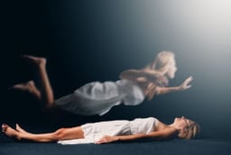 Vì sao có hiện tượng bóng đè và cách thoát khỏi bóng đè?