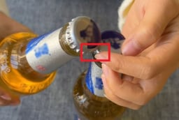 Mở nắp chai bia không cần dụng cụ phức tạp, nhắm vào điểm nhỏ này là mở ngon ơ