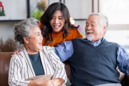 Sau 50 tuổi, dù giàu hay nghèo, cha mẹ nhất định phải giúp con làm 3 việc quan trọng