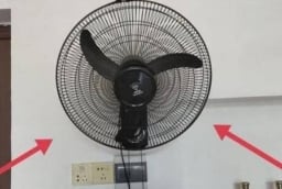 Chỉ với 1 túi nilon: Mẹo vệ sinh quạt sạch bóng mà không cần tháo lồng