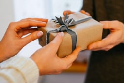 Cổ nhân răn dạy 'Nhận ba lễ vật, nhà tan người mất': Đó là 3 thứ gì?