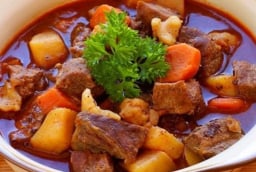 Cách nấu thịt bò sốt vang mềm ngon, rút ngắn thời gian đun nấu
